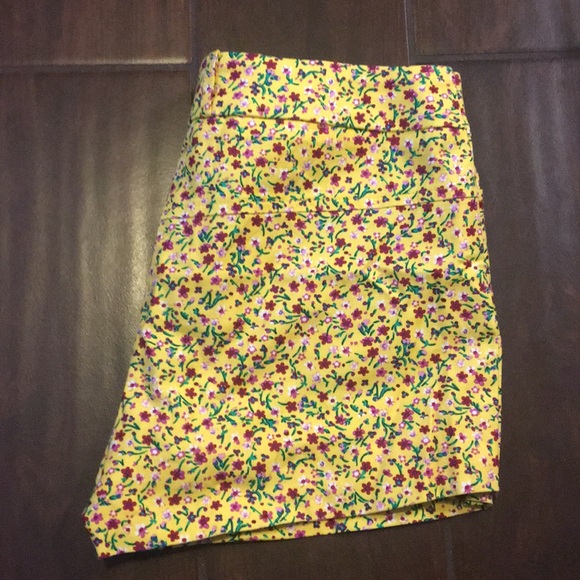 Flower shorts - Picture 2 of 3